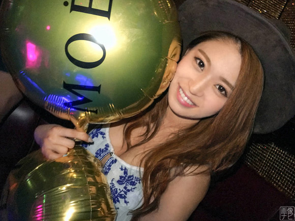 表情が優しくて性格が良さそうなパリピギャル