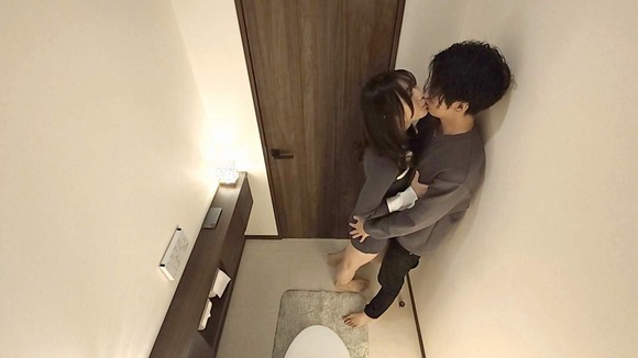 夜はヤバいくらい肉食系…２３歳清楚OLがエレベーターの中で豹変。超綺麗な美マ●コに生ハメ、騎乗位で中出しフィニッシュ 9