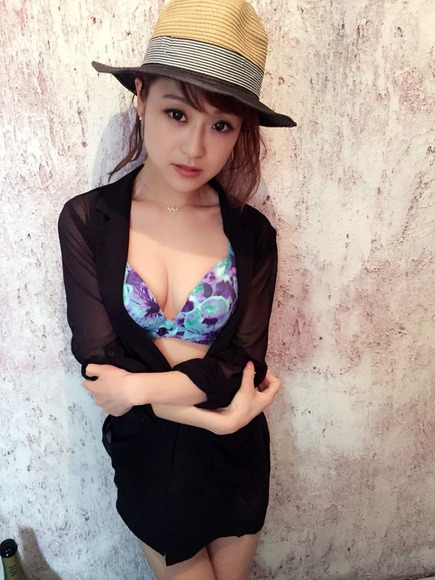 鈴木奈々の下着姿画像003