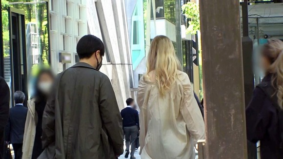 表参道で金髪の白人モデルをナンパ成功。透き通るような素肌と超絶美乳＆プリ尻 6