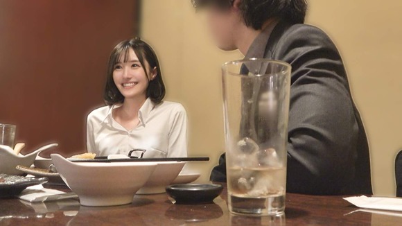 優等生の新卒OLをホテルに連れ込んで口説いて攻略。パンストを破るとスベスベ美肌…ご奉仕フェラからバックで挿入