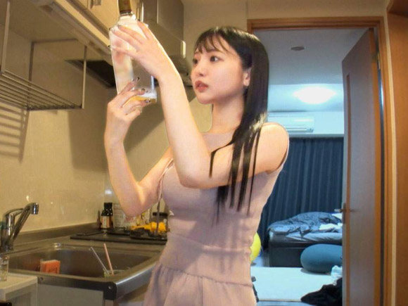 24歳ガルバ店員を家まで送ってイイですか?SM両刀のド変態痴女が玄関マ●コ見せ…デカ●ンに痙攣、奥イキ