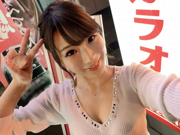 乳輪と乳首がほんの少しだけ大きめでエロいおっぱいの美人さん