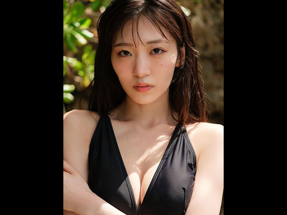 OCHA NORMA中山夏月姫 インスタで公開した貴重なビキニショット