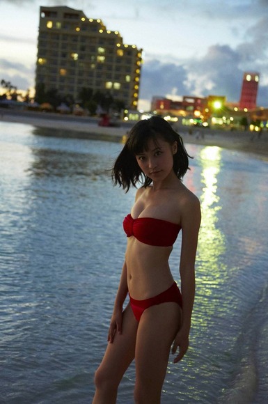 小島瑠璃子038