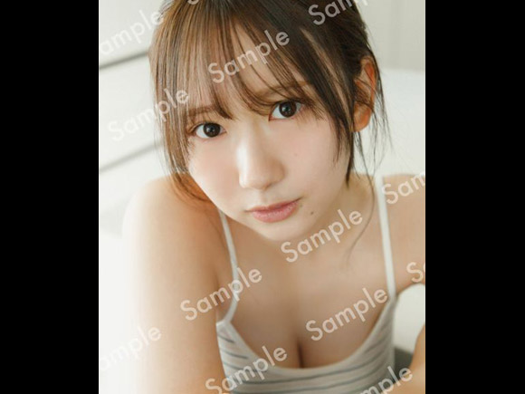 日向坂46センター藤嶌果歩 胸の谷間解禁