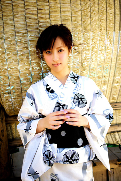 仲根かすみのグラビア画像041