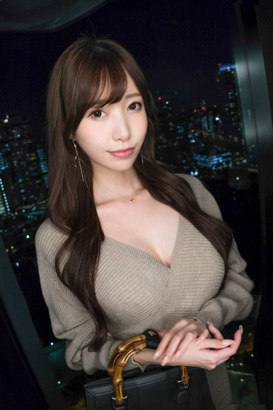 ３９歳美容サロン社長とホテルで不倫。全身手入れの行き届いた贅沢ボディ…パンストを破ってパイパンマ●コに中出し、過激なエロ下着で２回戦