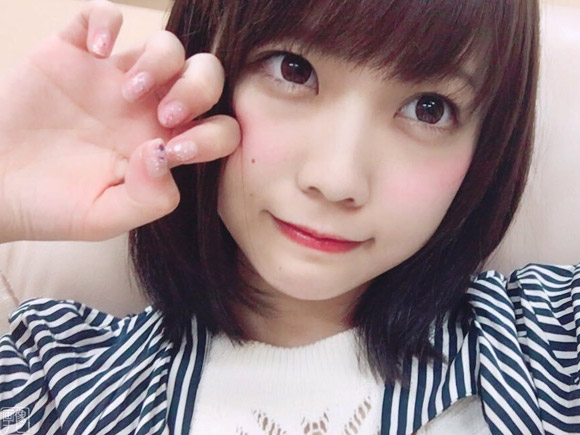 超可愛い19歳が顔出しで手ブラとアナル丸見え自撮り。