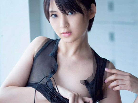 お姉さんのフェロモンもムンムンに漂っている鈴木咲