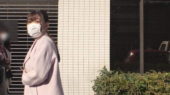 入社４年目のHカップOL。勤務中に車内へ呼び込み強引に乳を揉み…退勤後ホテルへ 18