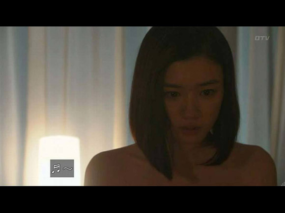 永野芽郁がベッドで抱かれるエッチなシーン