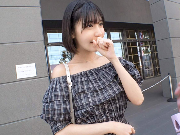 色白でモデル体型な２６歳歯科衛生士をナンパしてホテルへ。電マを当てた途端にエロスイッチON…