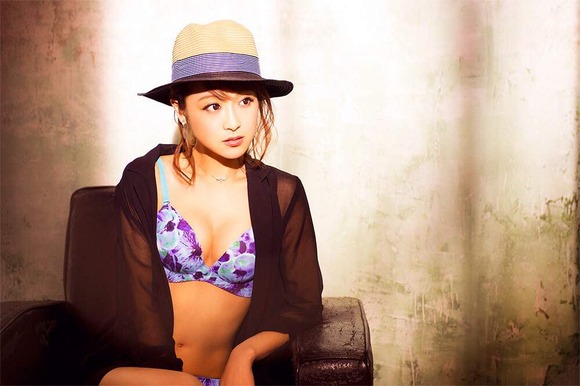 鈴木奈々の下着姿画像004