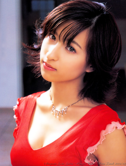 仲根かすみのグラビア画像053