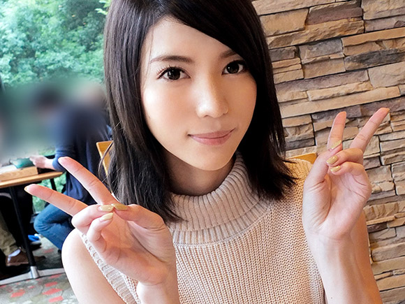 OL風の美女とカフェで。