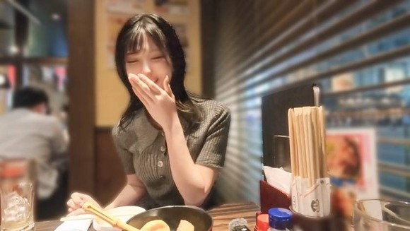 ２５歳アパレル店員を居酒屋でナンパ、即ホ。クンニですぐに絶頂、とろとろマ●コを触るとでスケベ潮