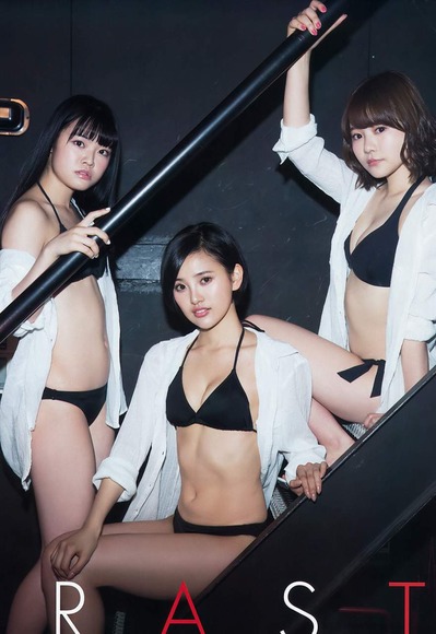 HKT水着で集合グラビア003