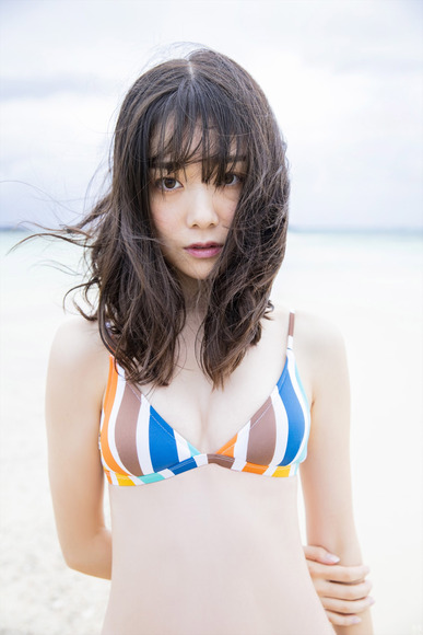 200604鶴見萌のエロ画像009