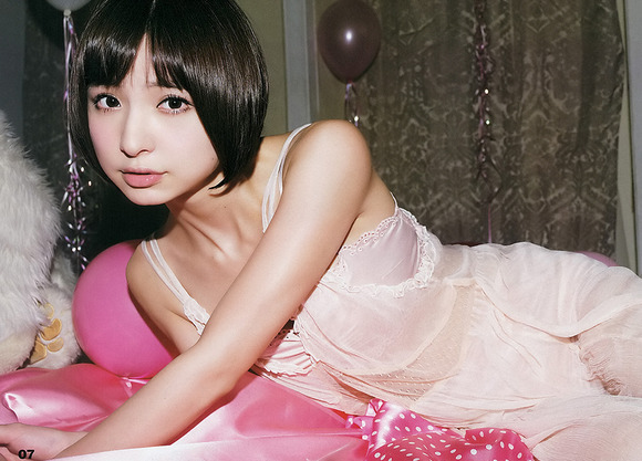 篠田麻里子の下着004