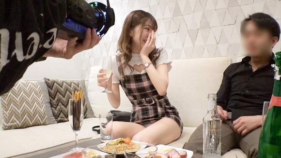 ずっとパンツ見えてる…渋谷で見つけた２１歳モデル系アパレル店員と非日常旅。実はフェラテク◎でタマ吸いも 27