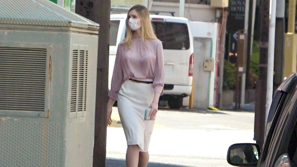 ロシア出身の超絶美人な語学スクール講師。仕事の合間にロケ車内で脱がせてフェラ… 9