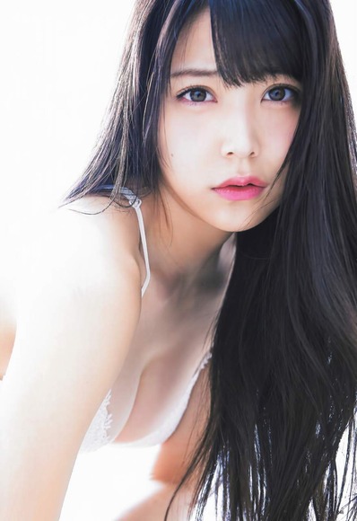白間美瑠の水着グラビア023