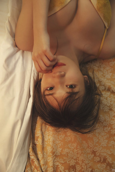 200403秋元真夏の大人セクシー画像015