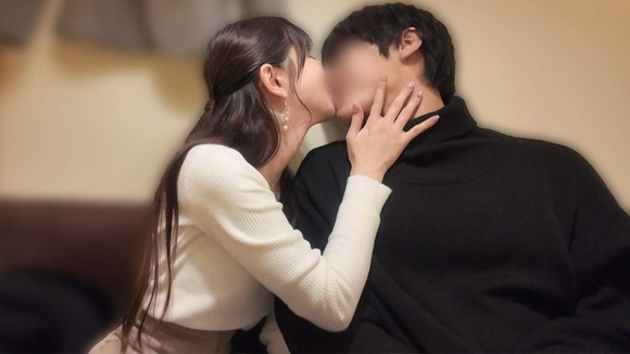 ４０歳美女と社内不倫。部屋に入った途端におっぱいをひん剥かれメス顔になる既婚上司…脱ぐと美巨乳でパイパン