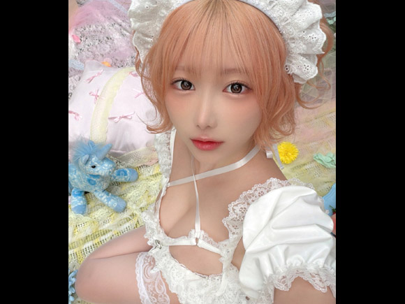 可愛くて胸もお尻もデカい篠崎こころ