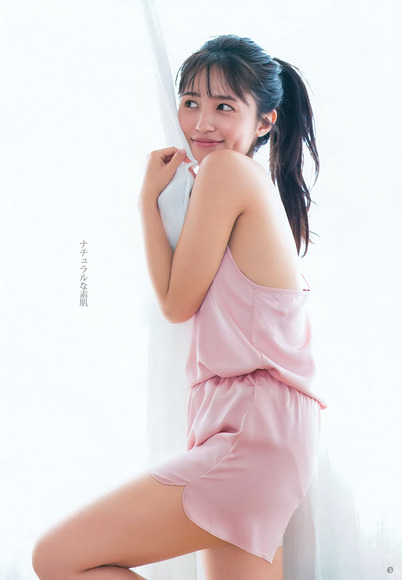 逢田梨香子のグラビア画像005