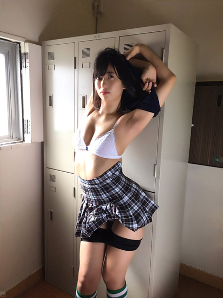 170717倉持由香の自撮りエロ画像002
