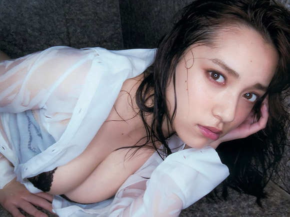 綾瀬はるかと同じグラビアアイドルからの女優ルートで後継者へと成長できるか期待のかかる都丸紗也華