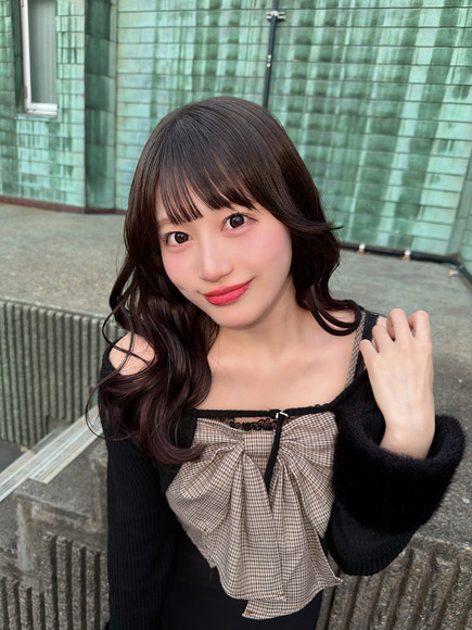 旭萌花 元美容師の現役アイドル、迫力のGカップビキニ