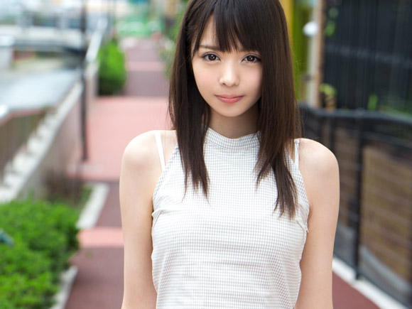 今一番アツくて抜けるAV女優として名前が挙がる凰かなめちゃんをなんと素人の男性のお家にデリヘル的派遣。最高の美少女と過ごせる夢のような時間を、あなたはどう使いますか？