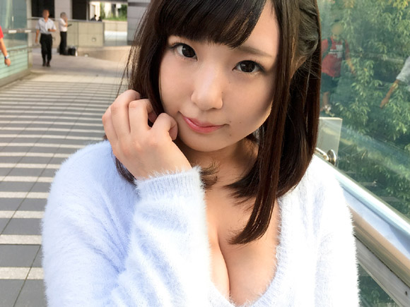 可愛い系の２１歳の女の子。Hカップだけど乳輪のサイズは普通だし乳首の色も最高にきれい