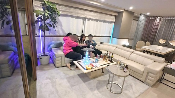 夜はヤバいくらい肉食系…２３歳清楚OLがエレベーターの中で豹変。超綺麗な美マ●コに生ハメ、騎乗位で中出しフィニッシュ 5