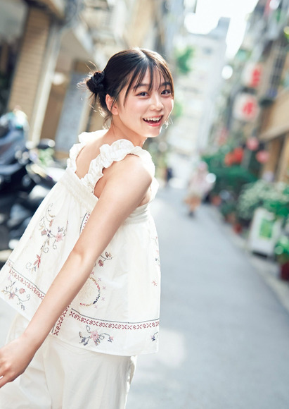 稲光亜依 清楚で可愛いニュースターのフレッシュビキニ
