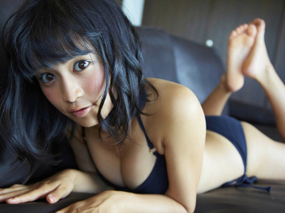 小島瑠璃子(22) 黒髪美少女の黒ビキニ。画像×15