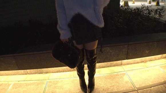 浮気性でエロいこと大好きな２１歳美容部員がネットでAV応募→体験撮影。乳首だけで絶頂しちゃう敏感ボディ…デカ●ンとバイブを交互にハメられ何度もイキまくる 4