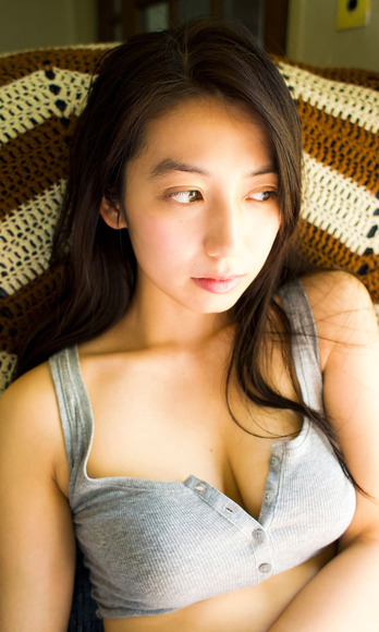 200318佐藤あいりのエッチなグラビア画像010