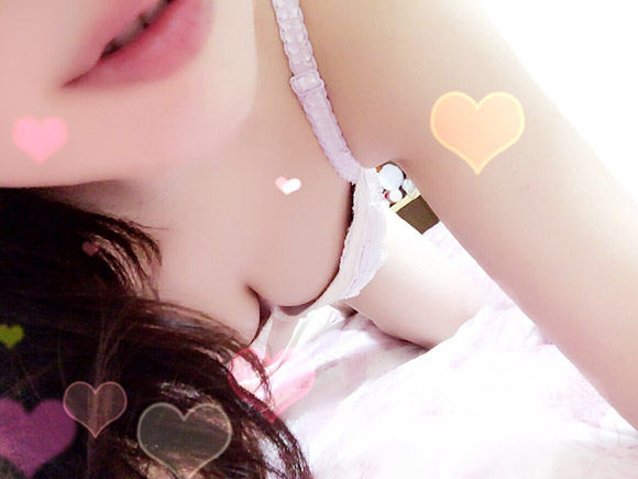 男性経験はゼロだけどネットで自分のエロ写真を晒してくれる女の子