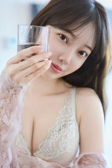 元乃木坂４６堀未央奈 Tバックランジェリーで美尻露出
