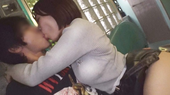 超肉食でドMな２１歳Gカップ女子が逆ナンパ。居酒屋から即ホ、アナルまで舐めてご奉仕…手マンで絶頂潮吹き