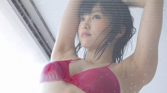 水着グラビア撮影中の山本彩の脇フェチ画像008