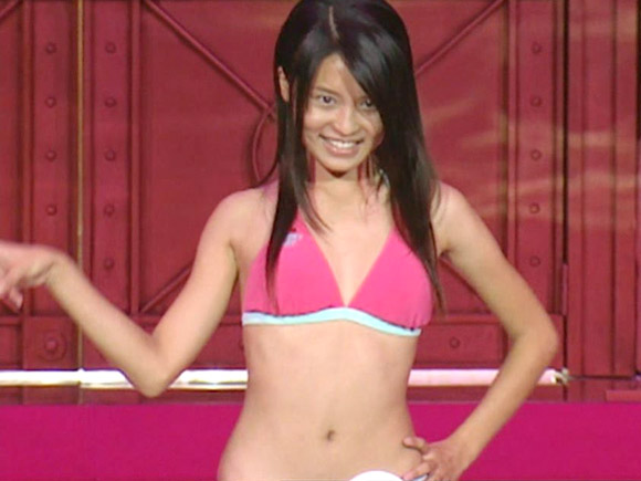 小島瑠璃子 15歳当時の貴重なビキニ映像www