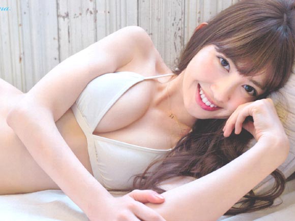 小嶋陽菜の水着