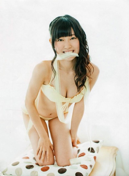 渡辺美優紀のグラビア画像047