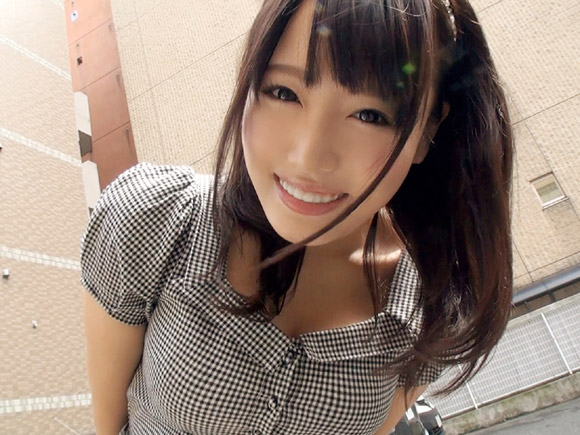 可愛い顔して大きな乳輪と綺麗なピンク色の乳首の美巨乳素人ちゃん