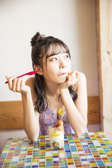 200604鶴見萌のエロ画像007